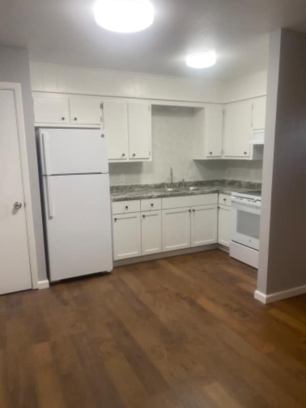 Primary Photo - 213 W 7th St