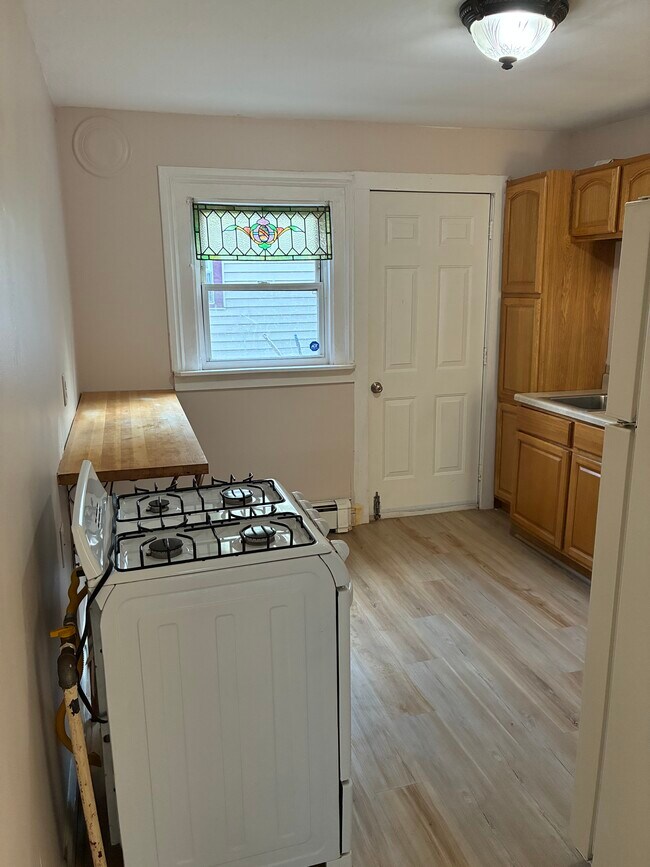 Building Photo - 405 Bellevue St