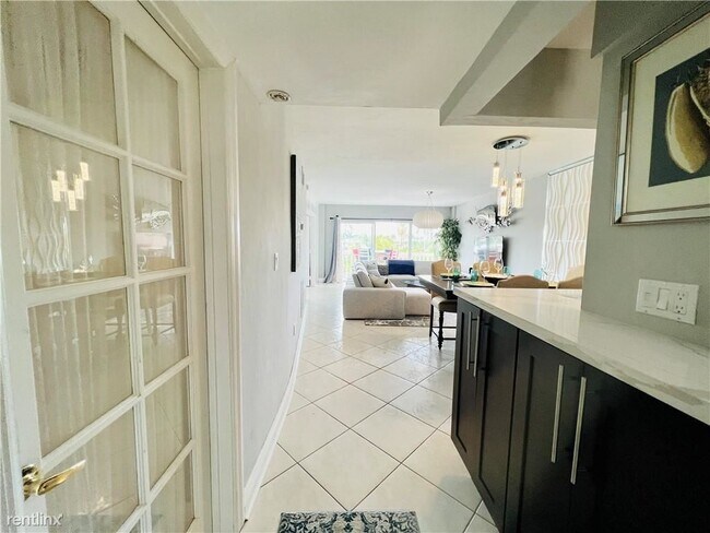 Foto del edificio - 2 br, 2 bath Condo - 140 NE 28th Ave Apt 307