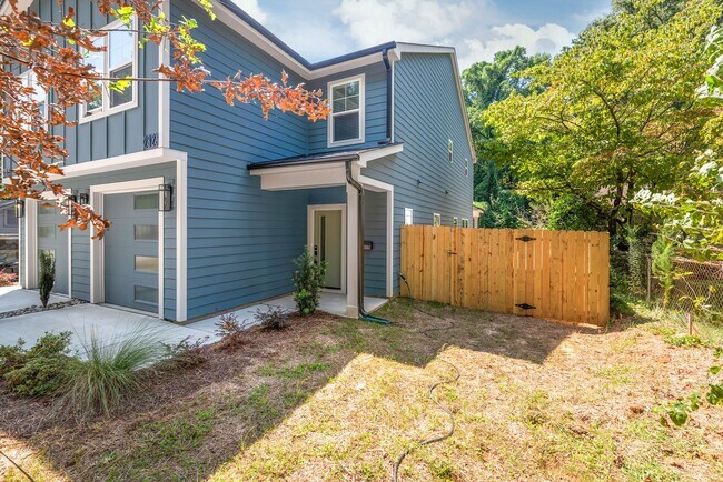 Building Photo - Bright & Modern New Construction Townhome