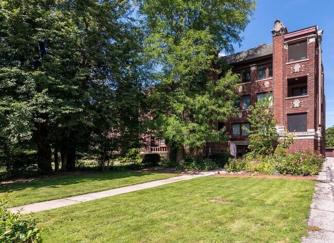 Foto del edificio - 2673 Euclid Heights Blvd