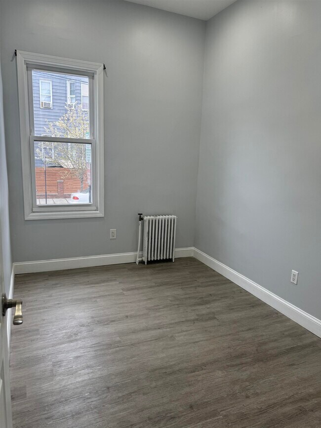 Building Photo - 1515 Kerrigan Ave