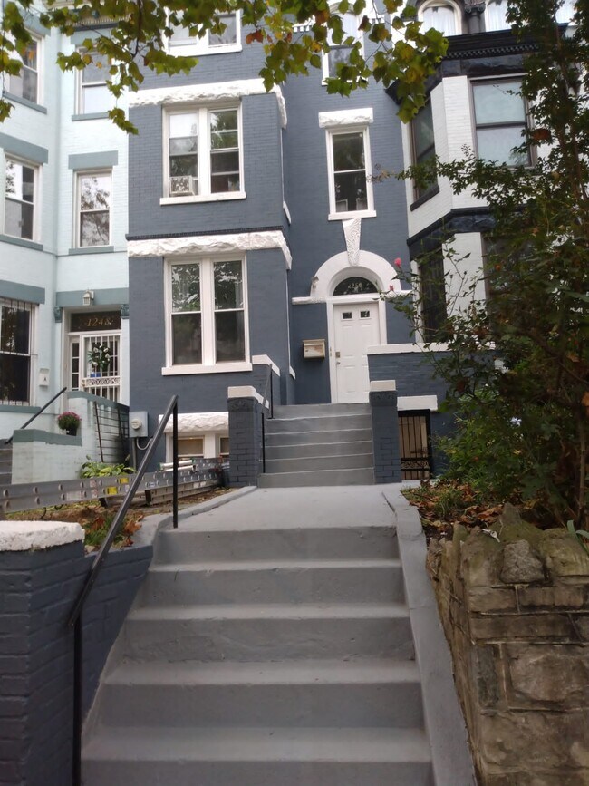 Foto del edificio - 1250 Columbia Rd NW