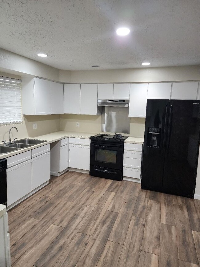 Building Photo - 711 Leicester Ln