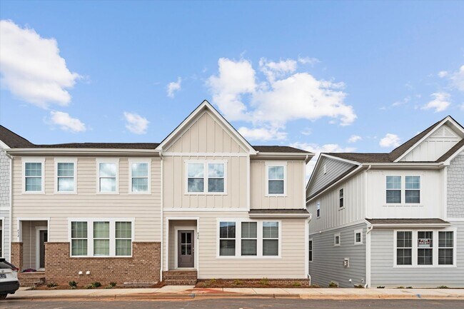 Foto del edificio - Brand New Lake Front Davidson Townhome
