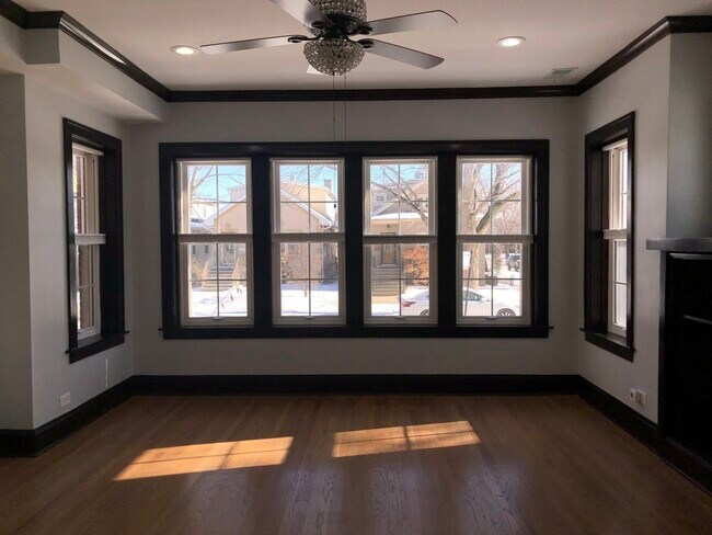 Foto del edificio - 4602 N Kenton Ave