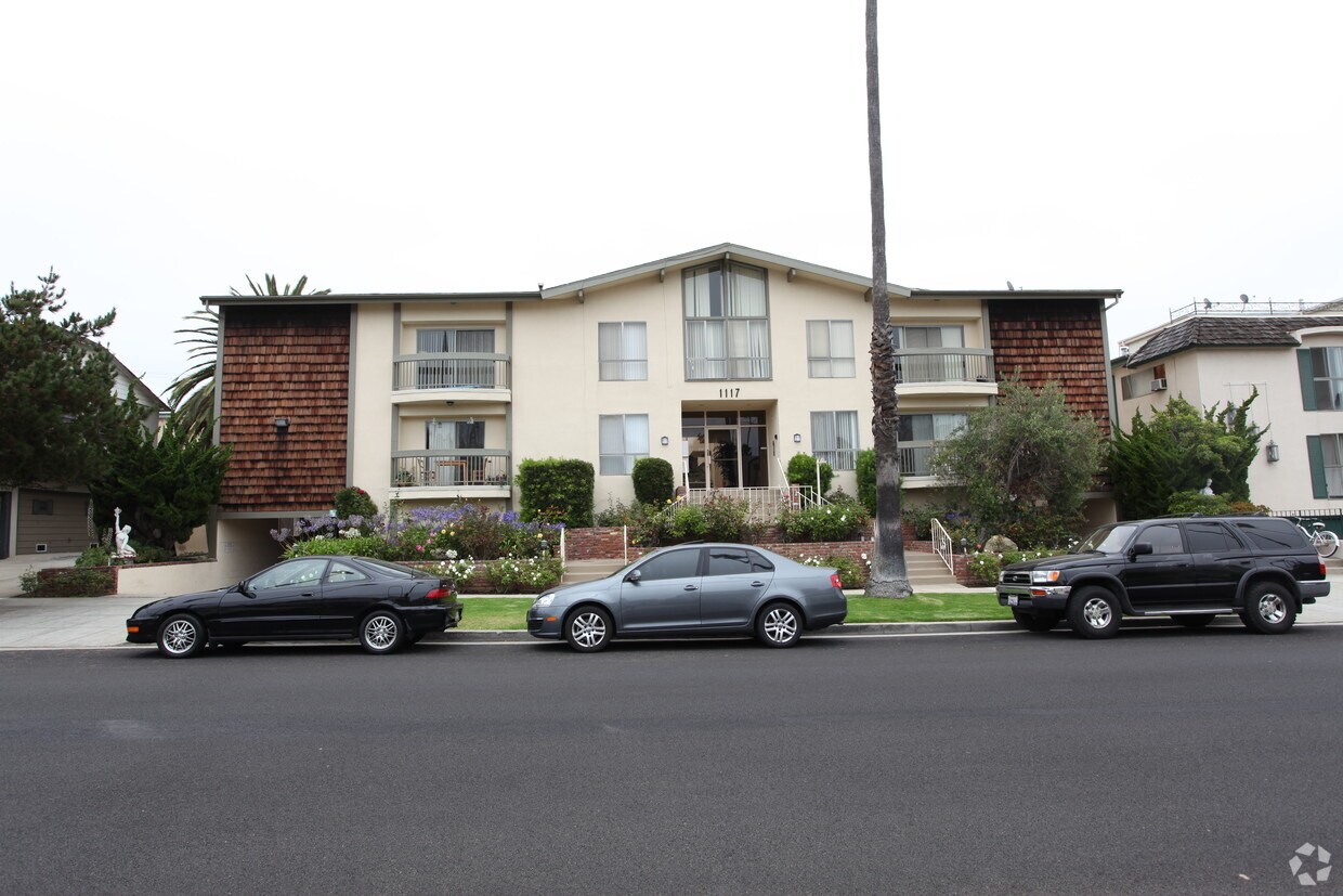 1,115 9th St. - 1115 9th St