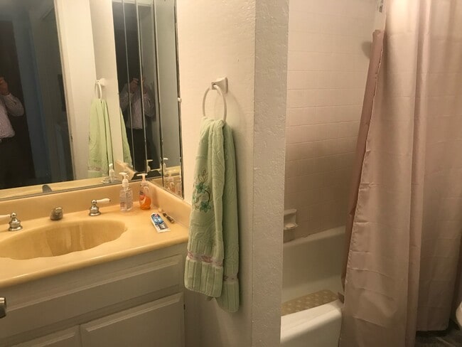 Building Photo - 2201 Saint Louis Ave