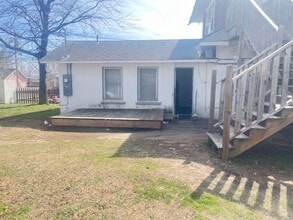 Building Photo - 244 N Vine St