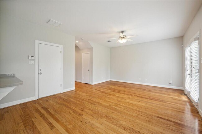 Foto del edificio - 822 E 37th St