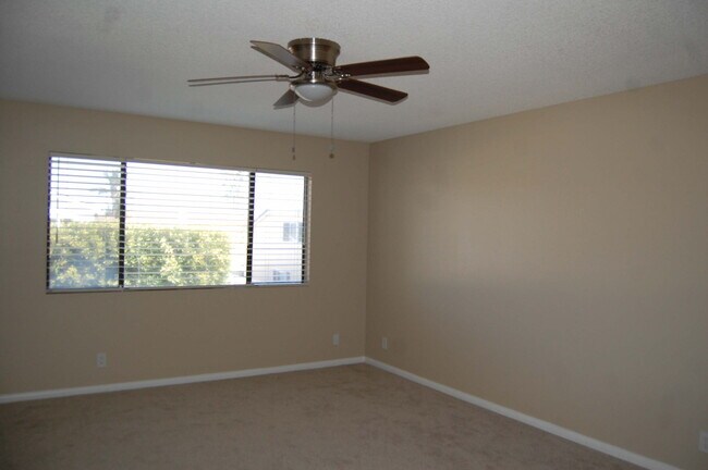 Foto del edificio - 6401 Glenfox Dr