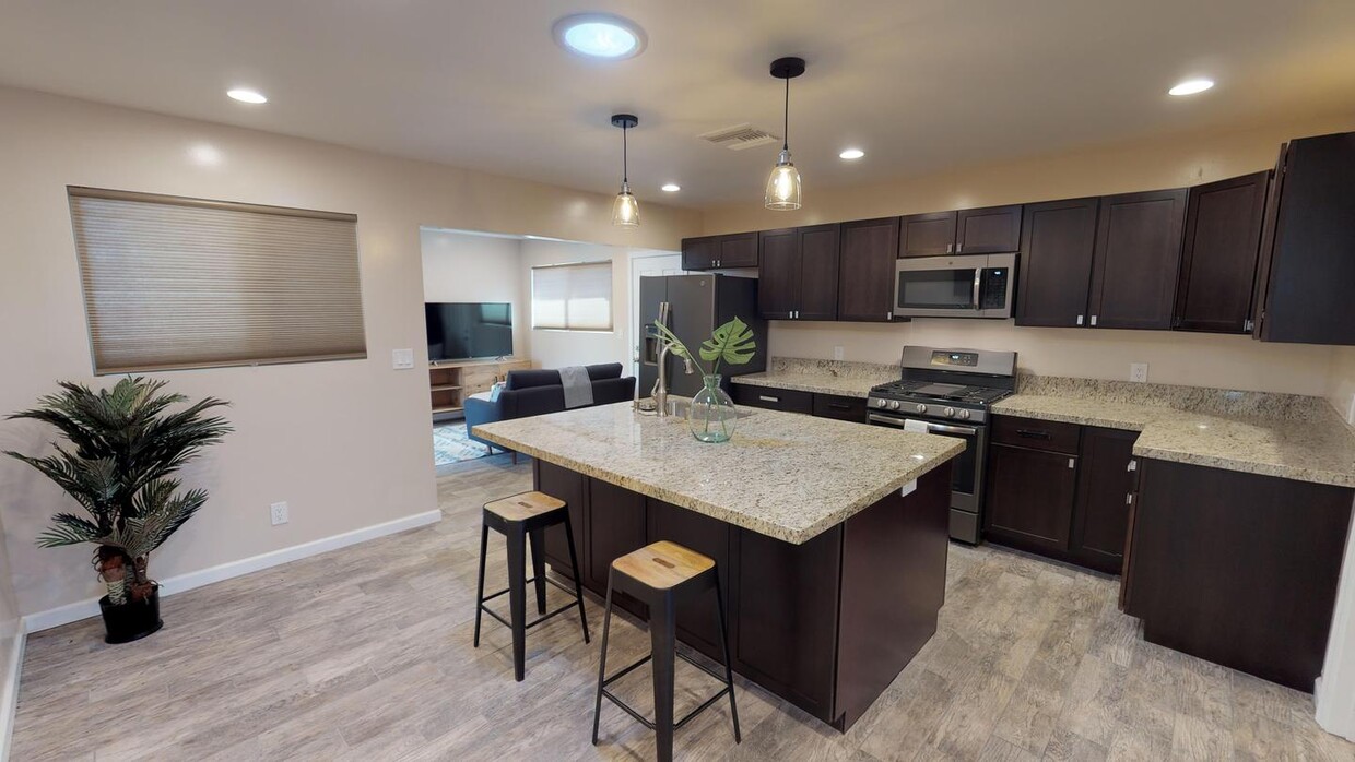 Primary Photo - Room in 4 Bedroom Home at 1751 Catalina Blvd