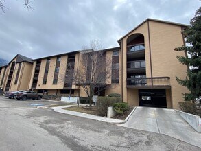 Building Photo - 2244 N Canyon Rd