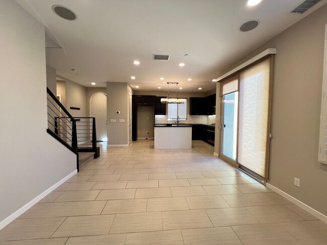 Foto del edificio - BAKER RANCH COMMUNITY: Beautiful 4 Bedroom...