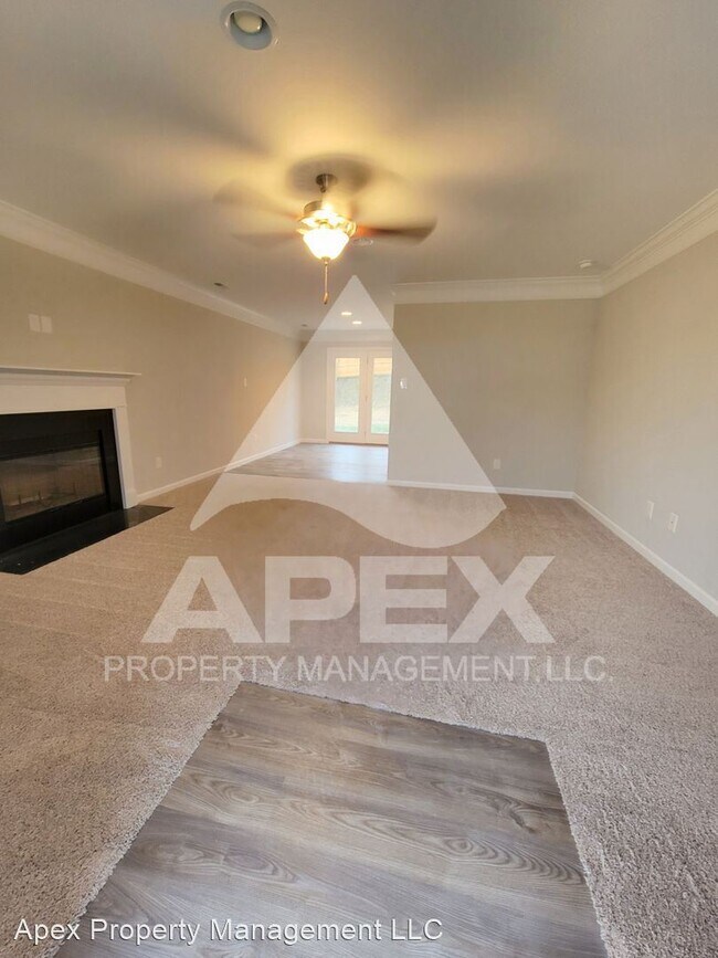 Building Photo - 3 br, 2.5 bath House - 8009 Cambridge Rese...