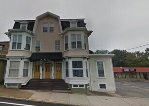 Building Photo - 3 Elm St