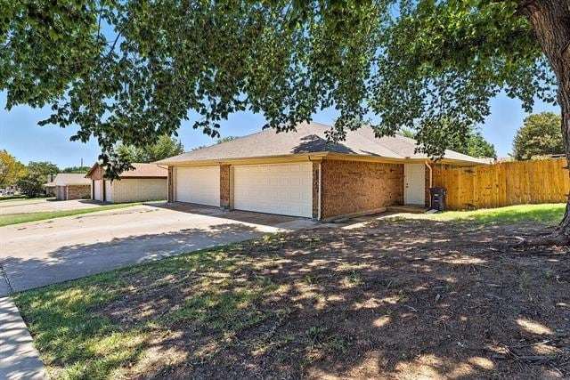 Foto principal - 6905 W Cleburne Rd