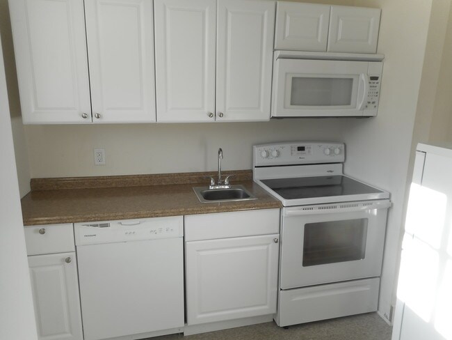 Kitchen - 601 Quincy Ave