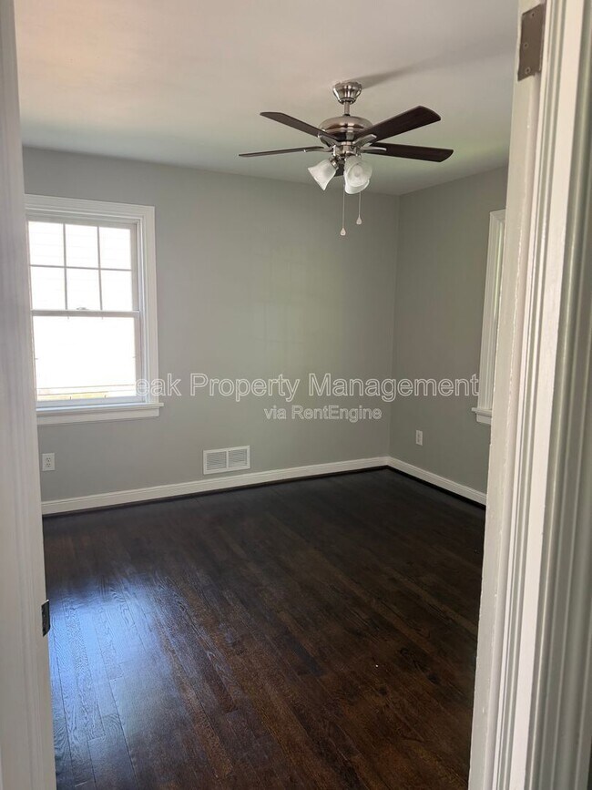 Foto del edificio - 9014 Weldon Dr