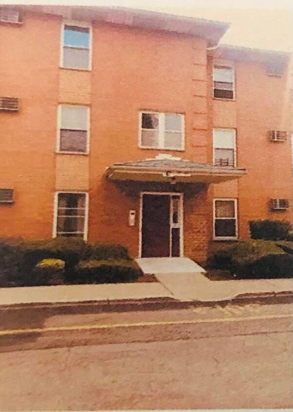 Primary Photo - 38 Riverview Ct