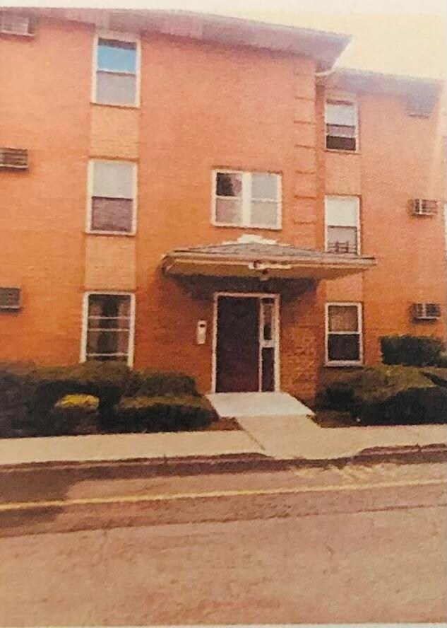 Building Photo - 38 Riverview Ct