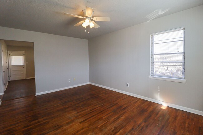 Foto del edificio - 2 Bed / 1 Bath Rental Property in Tulsa