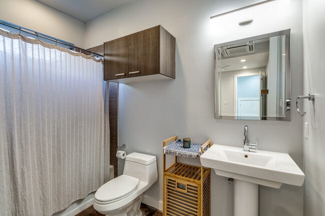 Building Photo - 4977 Zuma Ct