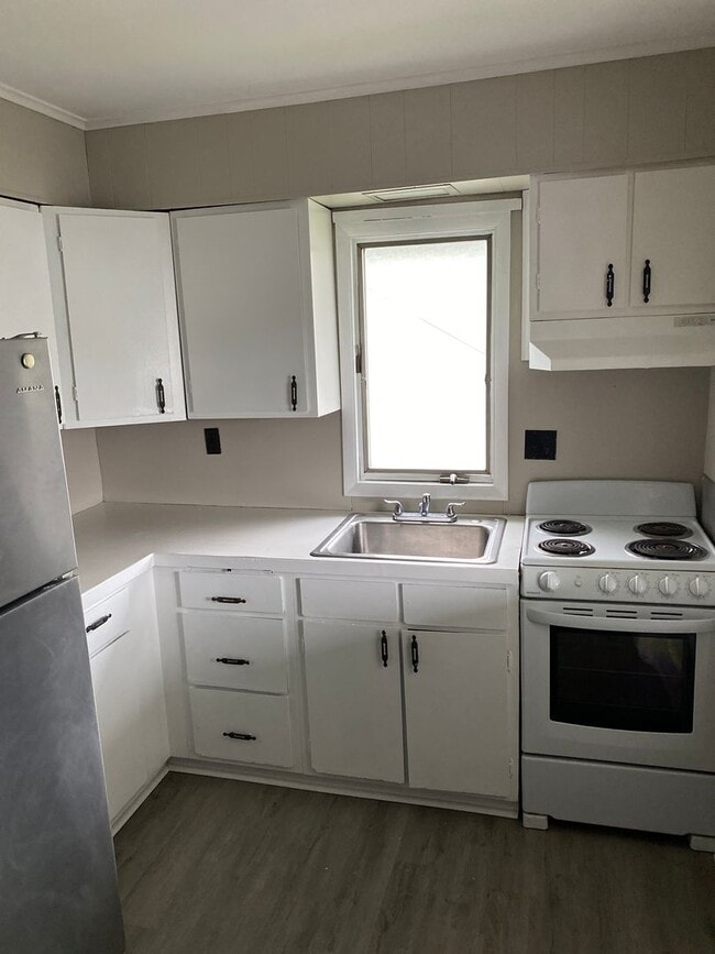 Building Photo - 806 Crown Ave