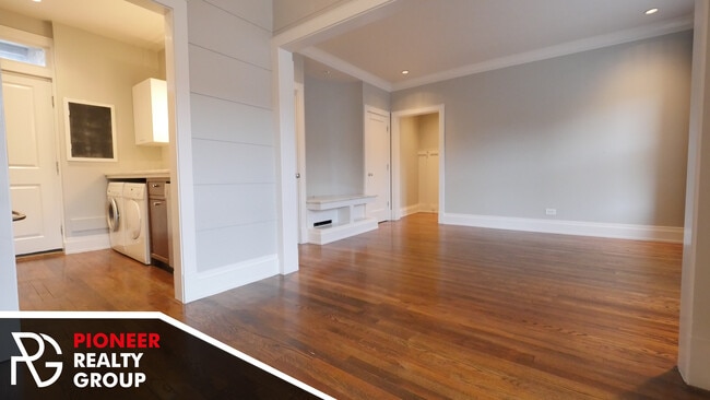 Foto del edificio - 736 W Addison St