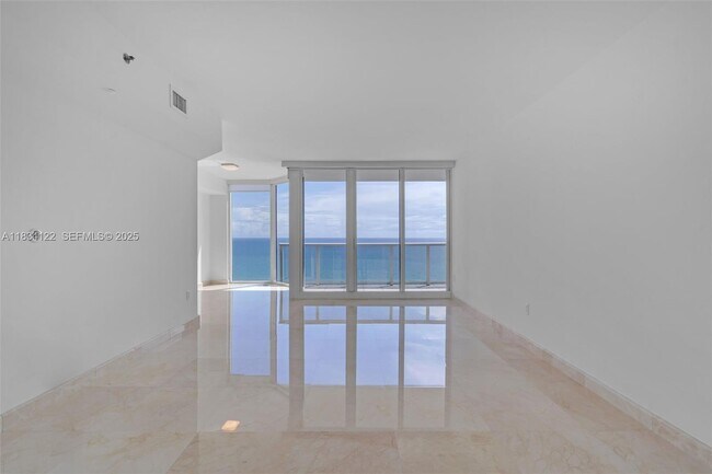 Foto del edificio - 19333 Collins Ave