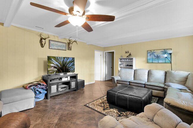 Building Photo - 6413 Pinehurst Run