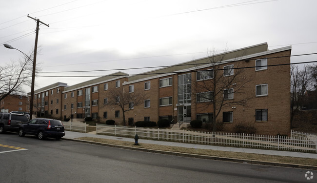 Foto del edificio - Benning Park Apartments