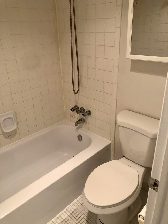 Foto del edificio - 2700 Riverside Dr