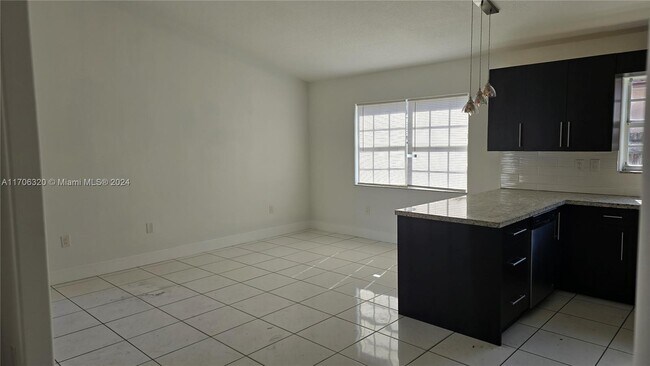 Building Photo - 9125 SW 166th Ave