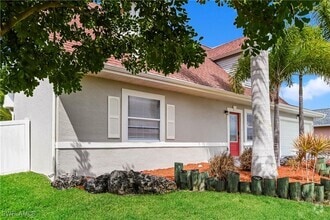 Building Photo - 2536 SW 11th Pl