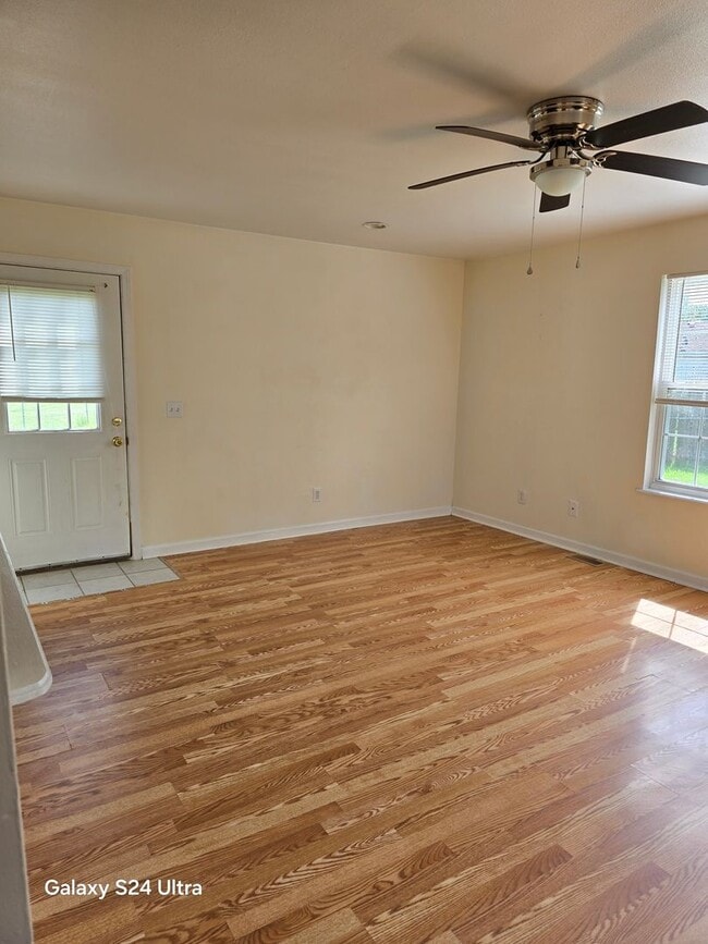 Building Photo - Very Nice 2BD/1BA