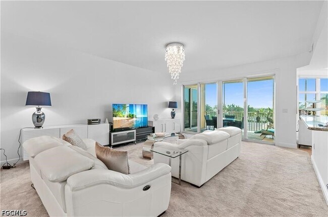Foto del edificio - 6061 Silver King Blvd