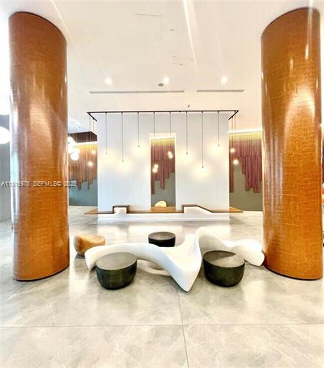 Foto del edificio - 350 S Miami Ave