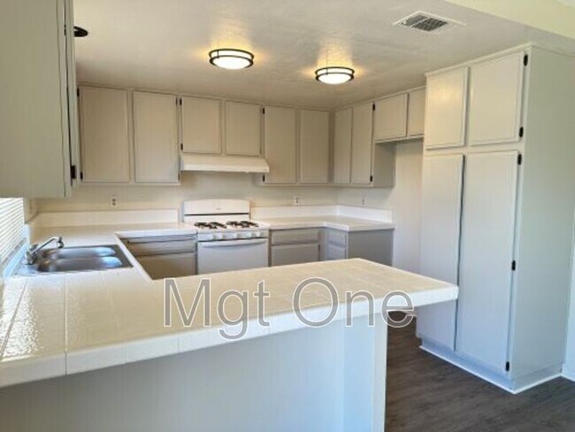 Building Photo - 24209 Delgado Ct