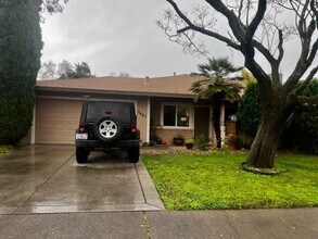 Building Photo - 3332 Jayanne Way