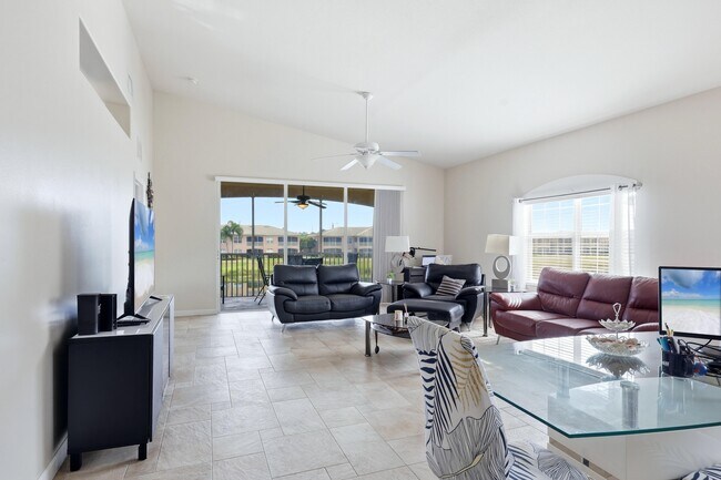 Building Photo - 6652 7th Avenue Cir W