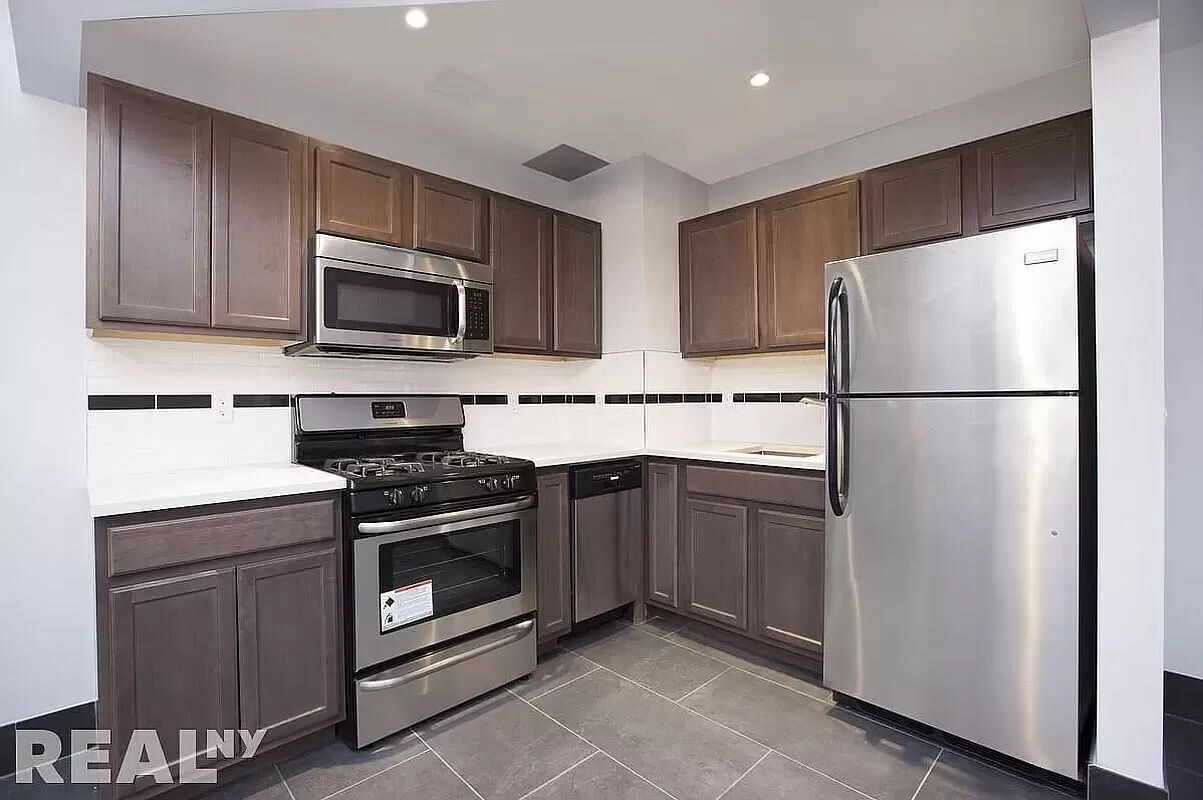 164 Attorney Street Room for Rent in New York, NY