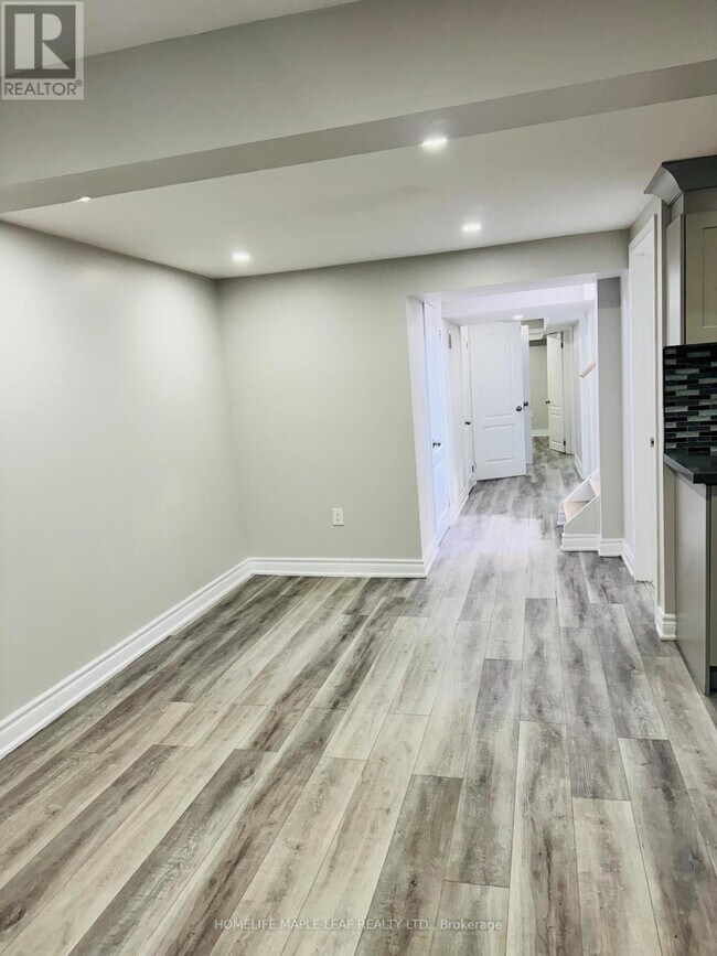 Photo du bâtiment - 53 Jefferson Rd