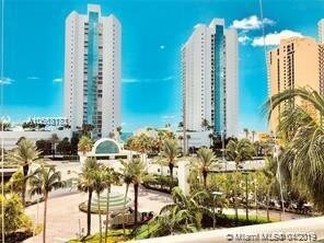 Foto principal - 16445 Collins Ave