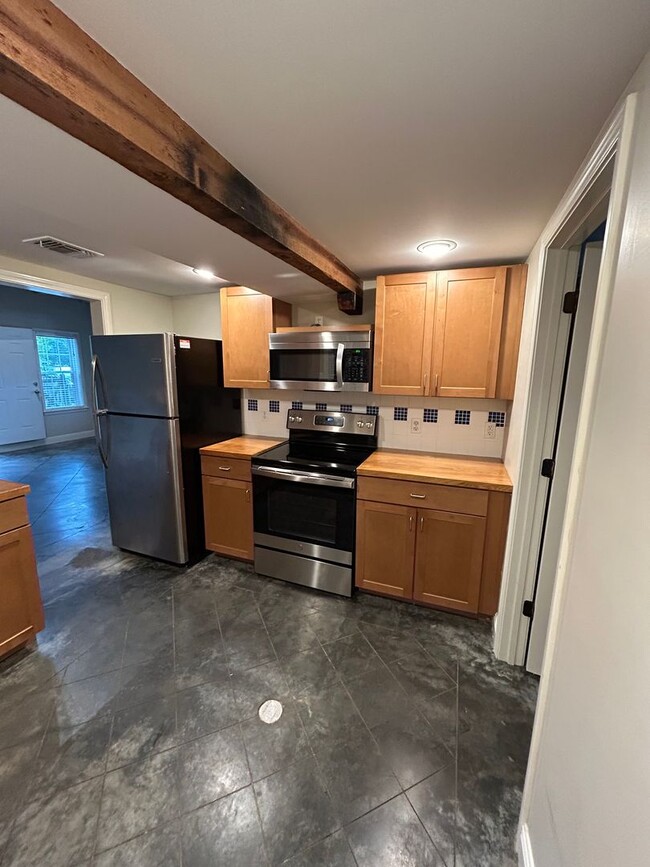 Photo - Beautiful apartment on parklike grounds