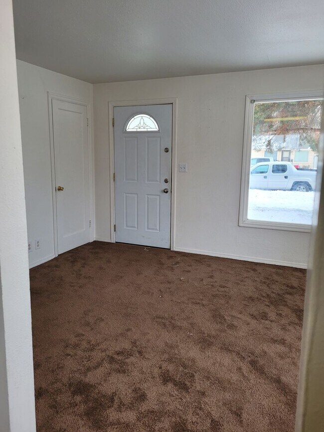 Foto del edificio - FREE JUNE RENT w/ One Year Lease