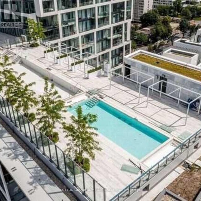 Building Photo - 8 Hillsdale Ave E