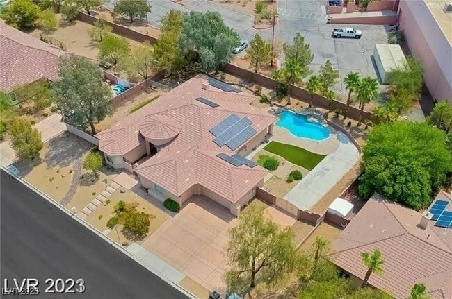 Building Photo - 1062 San Andreas St