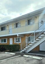 Building Photo - 1501 Crescent Cir