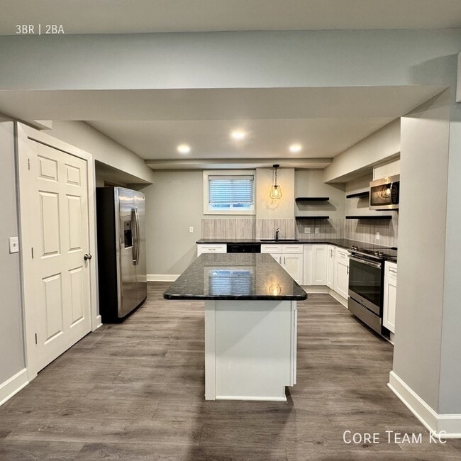 Building Photo - 920 Ward Pkwy